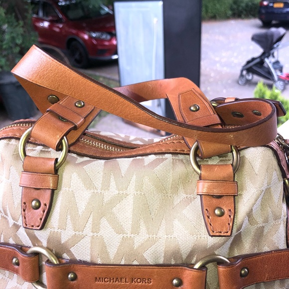 Michael Kors vintage small leather signature purse - Picture 2 of 11